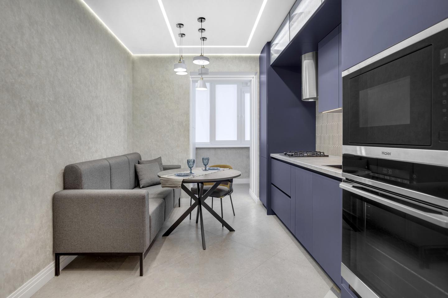 Однушка с синими акцентами