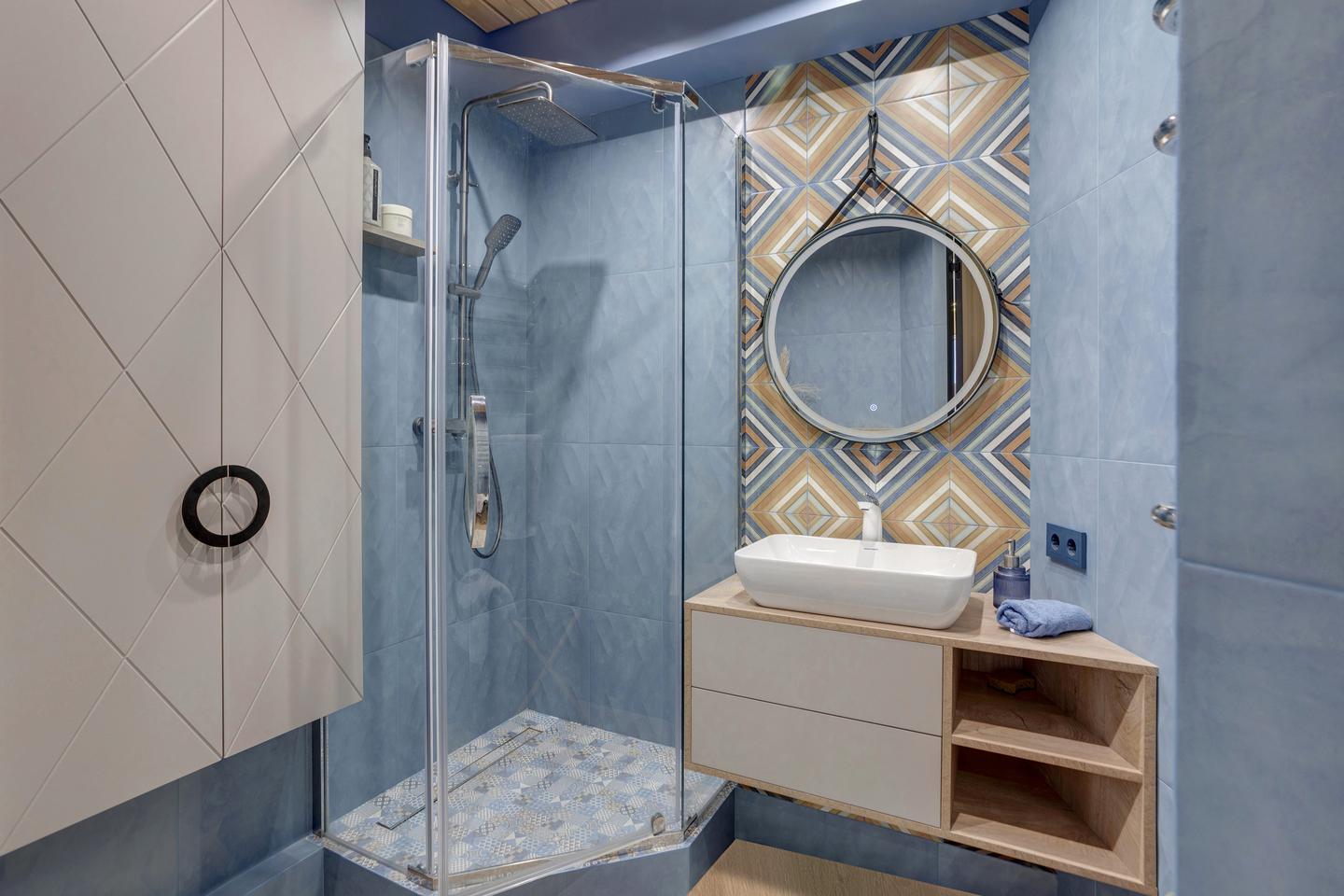 Однушка с синими акцентами