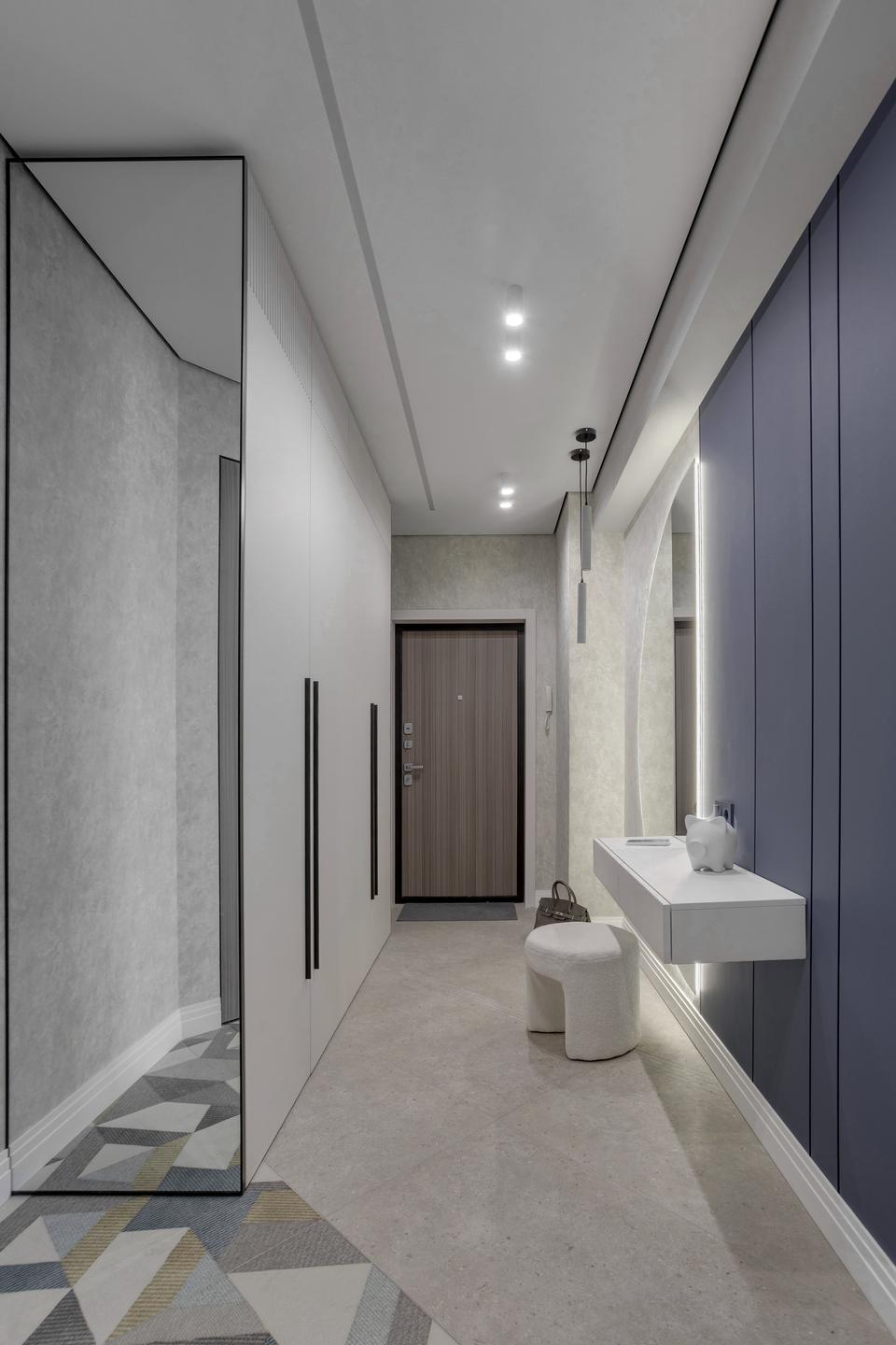 Однушка с синими акцентами